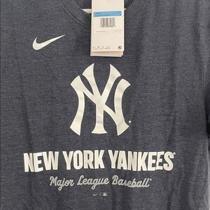 Men’s Nike Dark Blue New York Yankees Tee - M - NWT